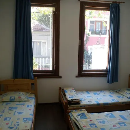 Хостел Old House *